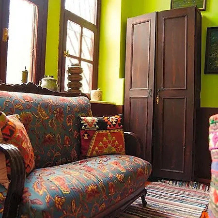 Cunda Zehra Teyzenin Evi Ayvalı