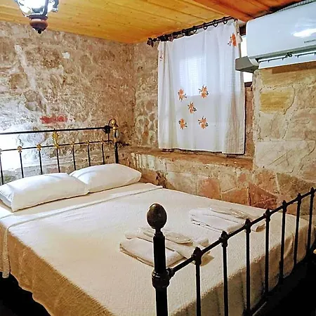 Cunda Zehra Teyzenin Evi Ayvalı