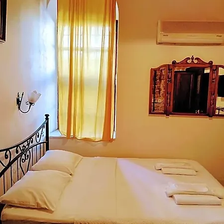 Cunda Zehra Teyzenin Evi Ayvalı